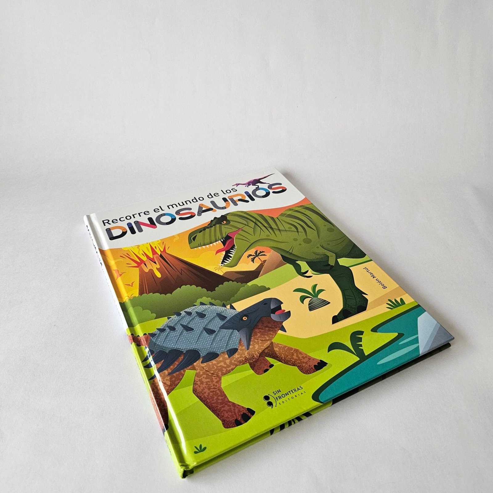 Recorre el Mundo de los DInosaurios - Editorial Sin Fronteras